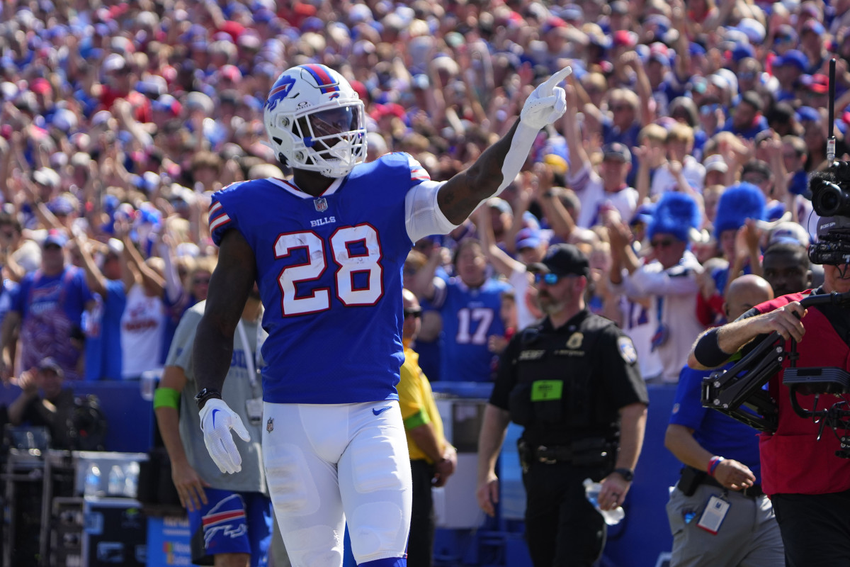 Buffalo Bills running back Latavius Murray (28) reacts to running for a first down against the Miami Dolphins during the first half at Highmark Stadium.